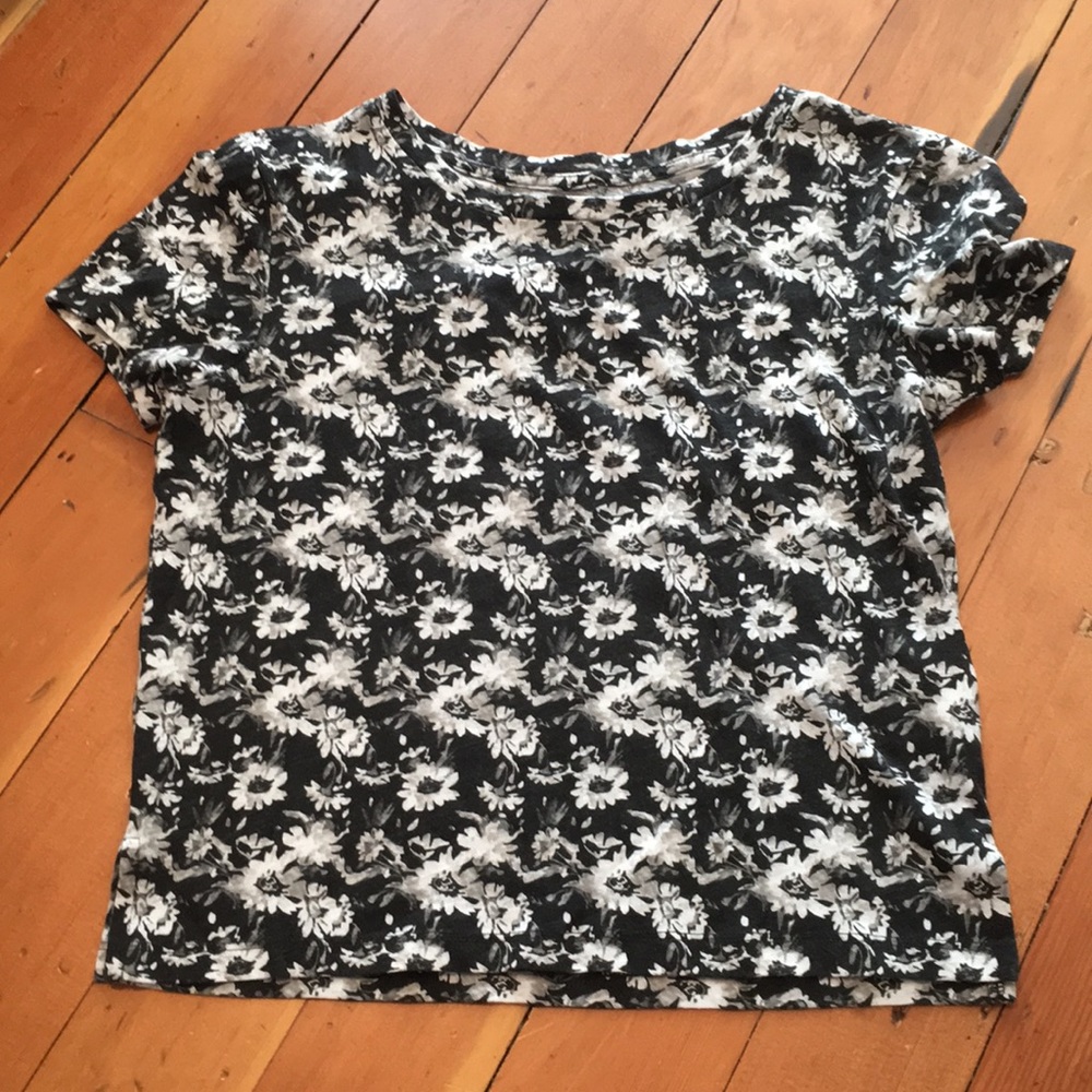 Black and white daisy crop top